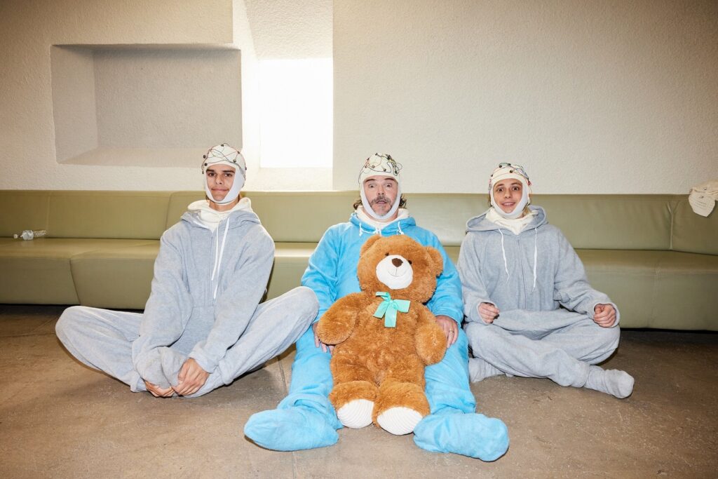 Ca7riel e Jack Black Goo Goo ga ga