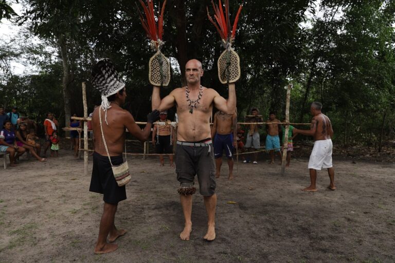 Ed Stafford Rituais Extremos